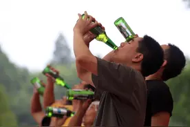 中国乙肝人数高达1亿，医生忠告，想长寿，晨起两坚持晚上两不要图片