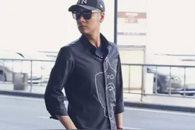 40岁任重现身机场，减肥成功身材超有型，衣品开挂帅到认不出来图片