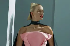 Karolina Kurkova：不完美的完美图片