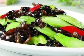 苦瓜炒木耳，五花肉红薯，响油豇豆这几道家常菜的做法图片