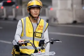 外卖骑手P图制作健康证？审核不能外严内松成摆设！！！图片