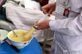老人胃穿孔术后切口漏汤漏饭，专家把摊子甩给中医：试试中药治疗图片
