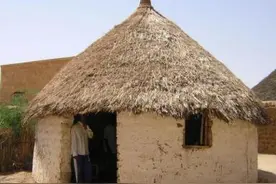 “最有权力”的非洲女酋长：部落男性任由她差遣，是她的私有财产图片