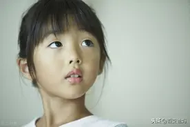 我见过被"寄宿"的孩子，眼里除了冷漠，还有转瞬即逝的渴望图片