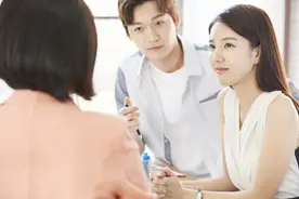 家里有两个女婿，为什么待遇却不同？这位河南丈母娘有话说图片