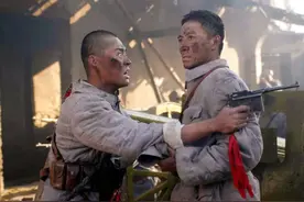 护士穿紧身衣，团长喷发胶，青春版《亮剑》带着白袜子来了图片