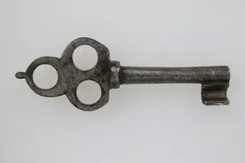 老年人学手机（061）手机的保密柜图片