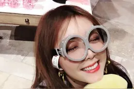 LOL美女解说图片