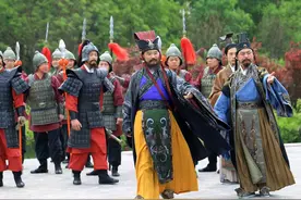 三国袁术把一手好牌打烂，只是犯了老板们常犯的错，还别不承认图片