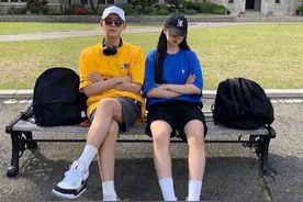 这对高颜值的韩国情侣日常穿搭太好看了！就是要别人知道他是你的图片