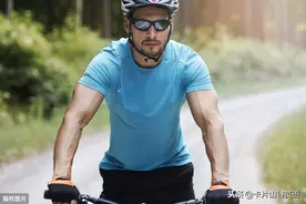 “太阳太大了”用英语怎么说？可以说“The sun is big”吗？图片