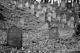 农村俗语：“雨淋墓，必定富；墓穴塌，要败家”是真的吗？图片