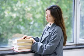 故事：替人写情书误署我名字，男神表白“我喜欢你很久了”图片