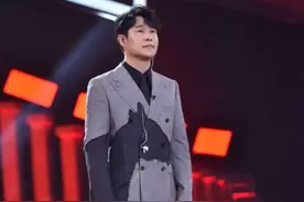 《跨界歌王》小沈阳《依兰爱情故事》，献给挚爱的妻子，登顶王座图片