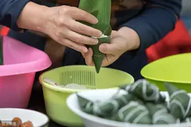 有了这个包粽子神器，一辈子不会包的人也能包出漂亮又美味的粽子图片