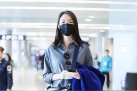 中国第一位世界小姐张梓琳，基础穿搭走机场，腿又细又长羡煞旁人图片