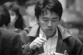 星爷电影中多次出现的“9527”，是什么梗？会说粤语的人才懂图片