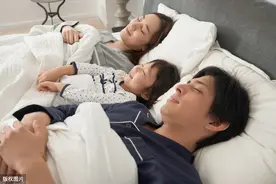 为什么睡着后会不自觉地抖一抖？如何防止睡觉时的抽搐？图片