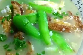 丝瓜+鸡蛋，5分钟搞定清爽营养早餐丝瓜鸡蛋汤，鲜香美味超好喝图片