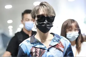 今日份花衬衫刘老师！刘雨昕戴墨镜挡不住帅气图片