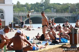 夏天光膀子文不文明？判断标准主要依据身材和颜值图片