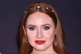 复仇者联盟星云扮演者凯伦·吉兰褪去蓝色，没想到是这样的美女图片
