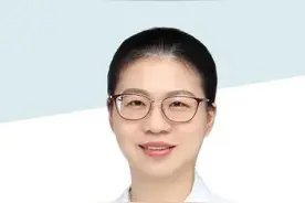 选购隐形眼镜有诀窍，眼科医生告诉你如何挑图片