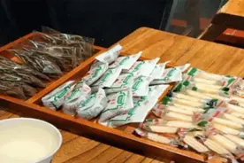 吃海底捞时，这4种东西可以“免费”带走，服务员都不敢说啥图片