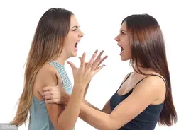 孙子给爷爷烧纸,笑死我了!图片