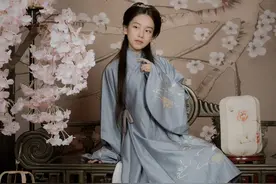 立领斜襟汉服引舞，仙鹤刺绣惟妙惟肖，大方古典唯美图片