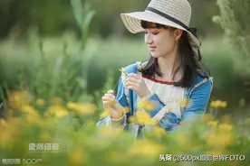 清新田野，女孩在漫步/500PX摄影师昆明小二哥图片