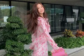 虞书欣为美真敢穿，罗马凉鞋缠脚五圈，网友：不是细脚踝不敢上脚图片