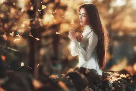 小说：儿媳过门第2天，婆婆就当众立家规，大冬天1桶水浇个透底图片