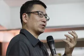 白岩松“争议”言论：高校老师提问什么？被怼建议辞职！有道理吗图片