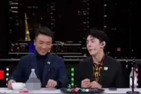 央视主持康辉现身直播，屡次纠正李佳琦发音，网友：好像电视购物图片