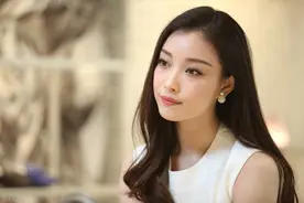 揭秘：为何女明星都是全身白到发光？图片