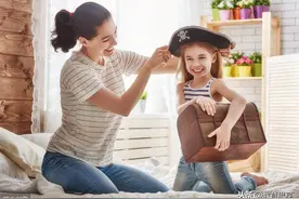 孩子喜欢打扮，变得“臭美”了怎么办？父母要教育孩子不能攀比图片
