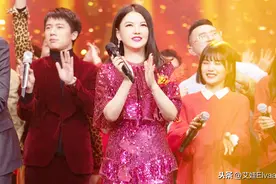 44岁李湘人胖身材却丰满，穿鱼鳞裙难掩肉感，“多肉”身材太招摇图片