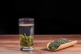 绿茶茶艺表演：冲泡绿茶的十二道茶艺程序图片