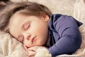 3个月女婴因强制睡眠训练，窒息而死，这个育儿理论误导了3代人！图片