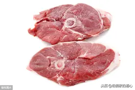 谁说羊肉只能冬季吃？和美酒一起烹饪，天热吃，既补身又清爽图片