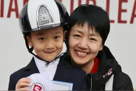 于谦首次曝光7岁二儿子，7年前曾澄清二婚，俩少爷拜郭德纲为师图片