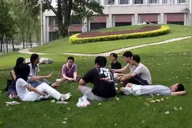 清华北大和哈佛差距有多大？郑永年：缺少原创性东西图片