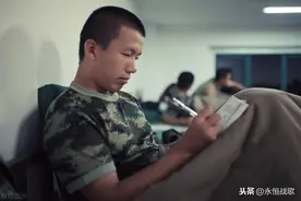 当兵留队的4个关键点，不仅当兵青年要明白，兵爸兵妈也要弄清图片