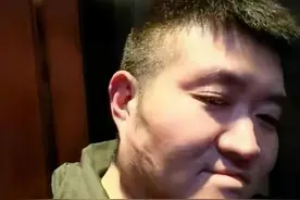 当着姜昆、冯巩的面，苗阜被张玉浩打，岂是义子为父出头那么简单图片