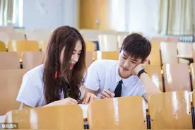 小说：向暗恋多年的男神表白他沉默，等到他开口时我却泪流满面图片