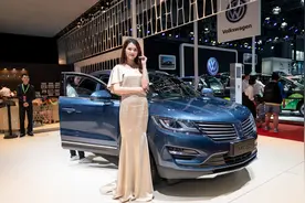 豪车就该配美女吗？所谓香车美女是否有道理图片