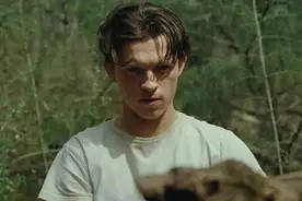 揭开了人性最“丑陋”一面，电影《神弃之地》上映后，引起争议图片