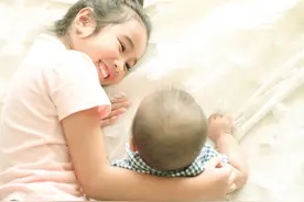 二胎家庭中姐弟组合最受推崇，你可知道，这对姐姐的伤害有多大图片