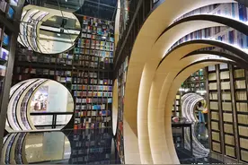 爆火北京的虫洞书店，一座可以攀爬的镜子迷宫，到底值不值得去图片